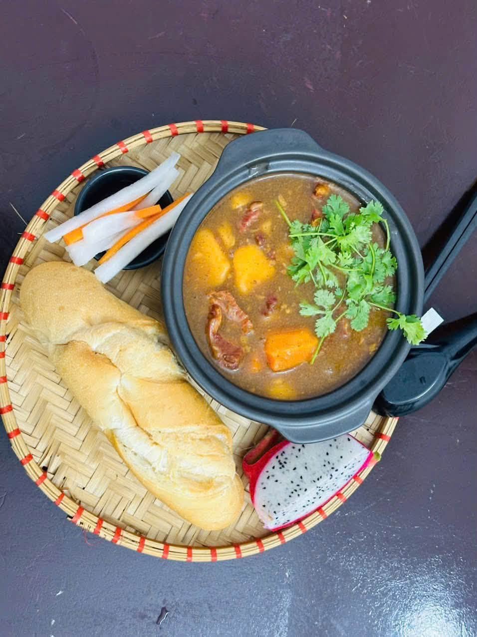 Cách làm bánh mì sốt vang mềm ngon đậm vị cho cả gia đình