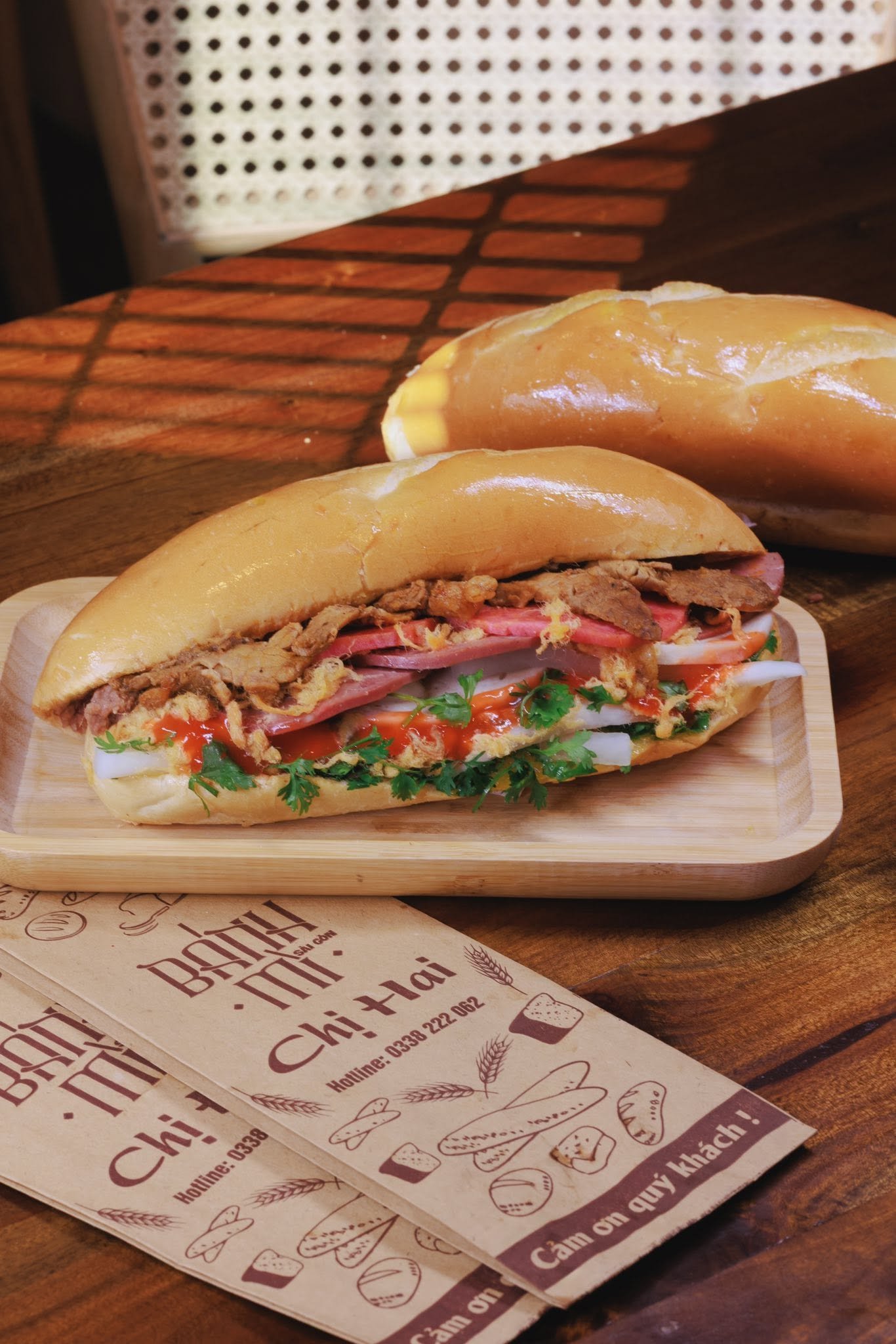 Chuyên gia giải đáp có nên ăn bánh mì trước khi uống rượu