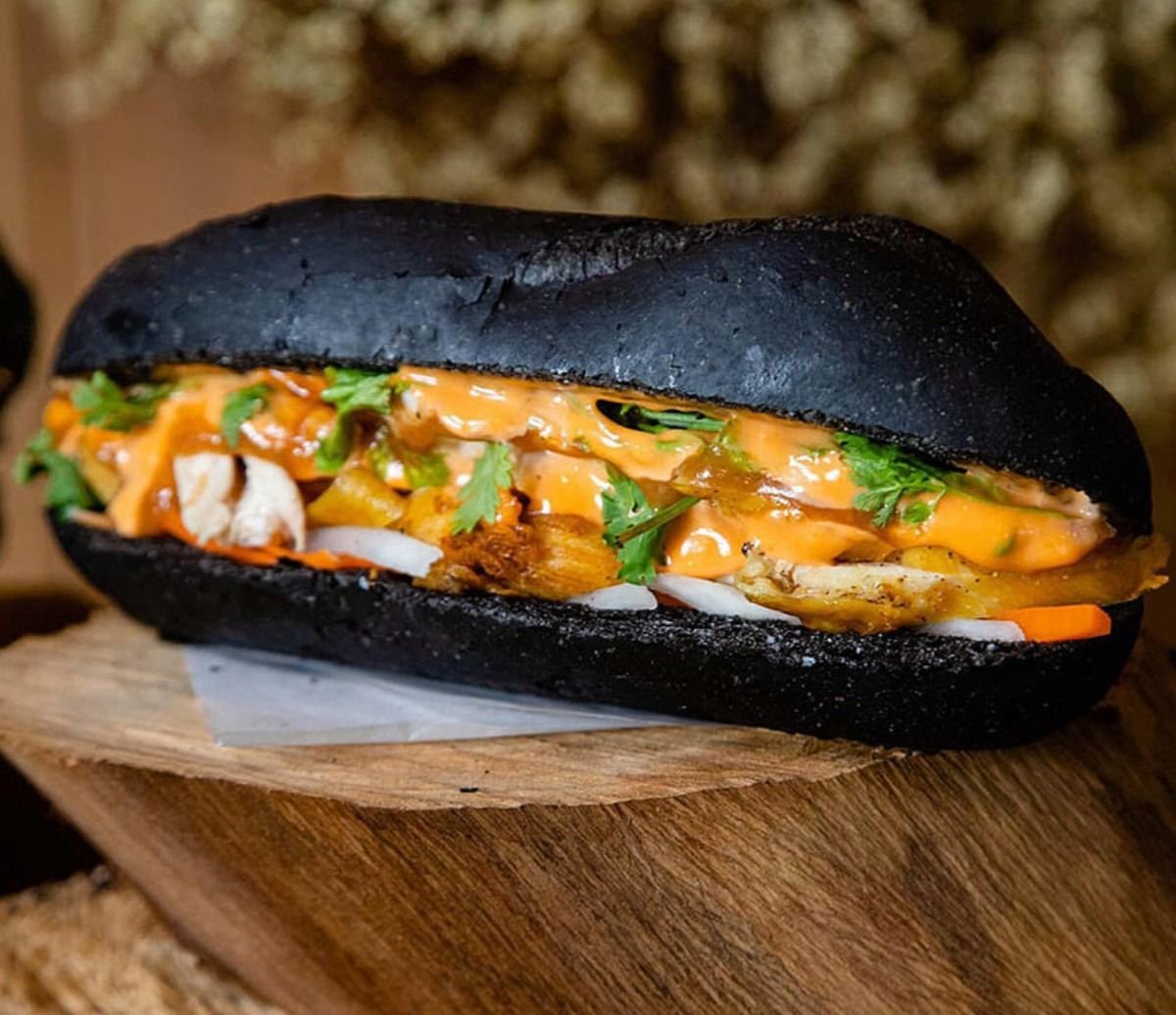 Top 7 địa chỉ bánh mì đen mua ở đâu TPHCM