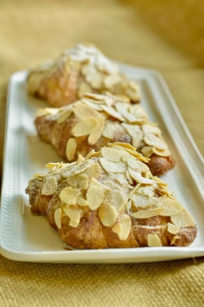 Croissant Hạnh nhân 3 Croissant Hạnh nhân
