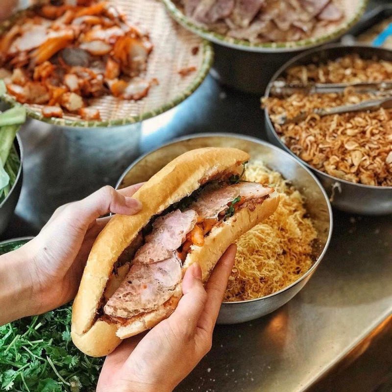 Ăn bánh mì thịt không lo tăng cân