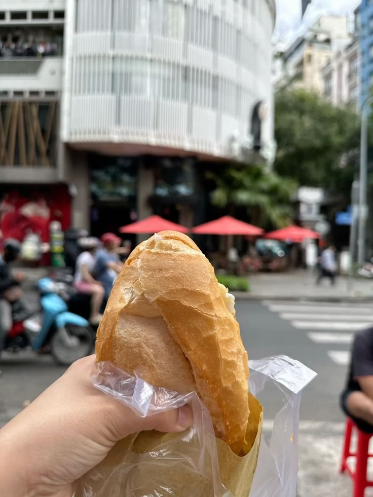 Nằm Mơ Thấy Người Ta Cho Bánh Mì: Điềm Báo Khó Lường Về Cuộc Sống 1 Nằm Mơ Thấy Người Ta Cho Bánh Mì Là Điềm Gì? Có Điềm Báo Gì?