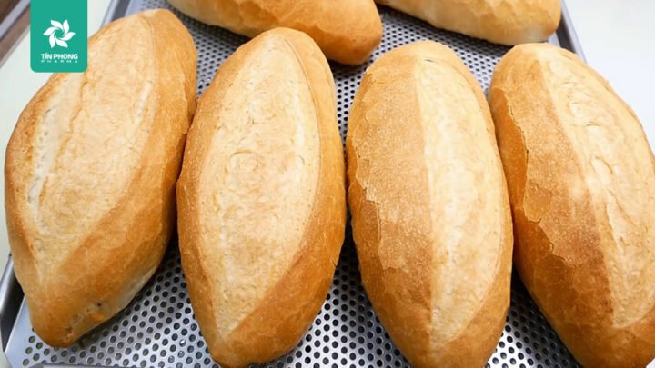 Bà mẹ sau sinh với thực đơn dinh dưỡng và bánh mì