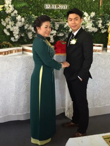 Bà Nguyễn Thị Diễm Thúy và con trai, hai thế hệ của thương hiệu bánh mì Tamba Gia Lai