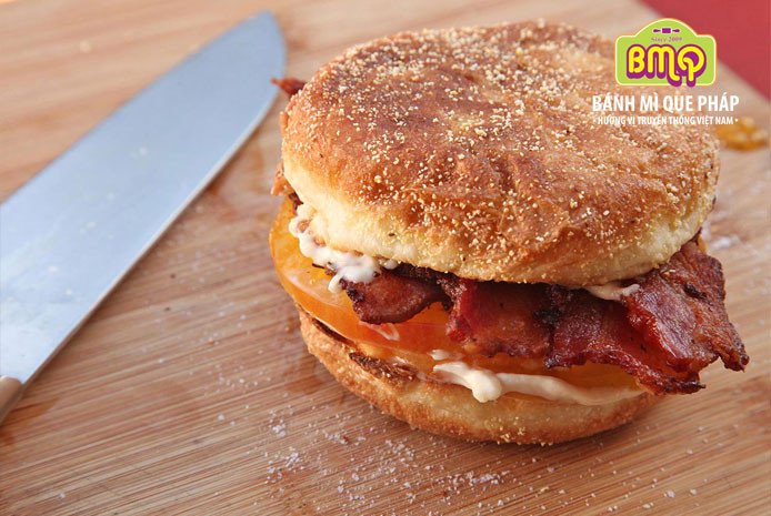 Bacon Butty Anh Quốc - món bánh mì kẹp thịt xông khói đơn giản nhưng hấp dẫn