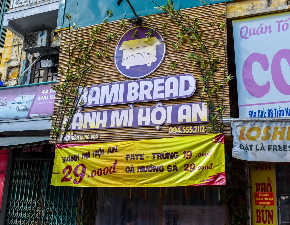 Bami Bread Bánh Mì Hội An với nhân gà nướng BBQ