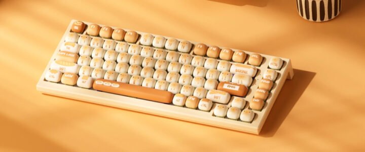 Bàn phím cơ Monsgeek Bun Wonderland với keycap hình bánh mì đáng yêu