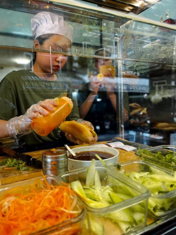 Bảng hiệu quán Bánh Mì 25 nổi tiếng khu phố cổ Hà Nội