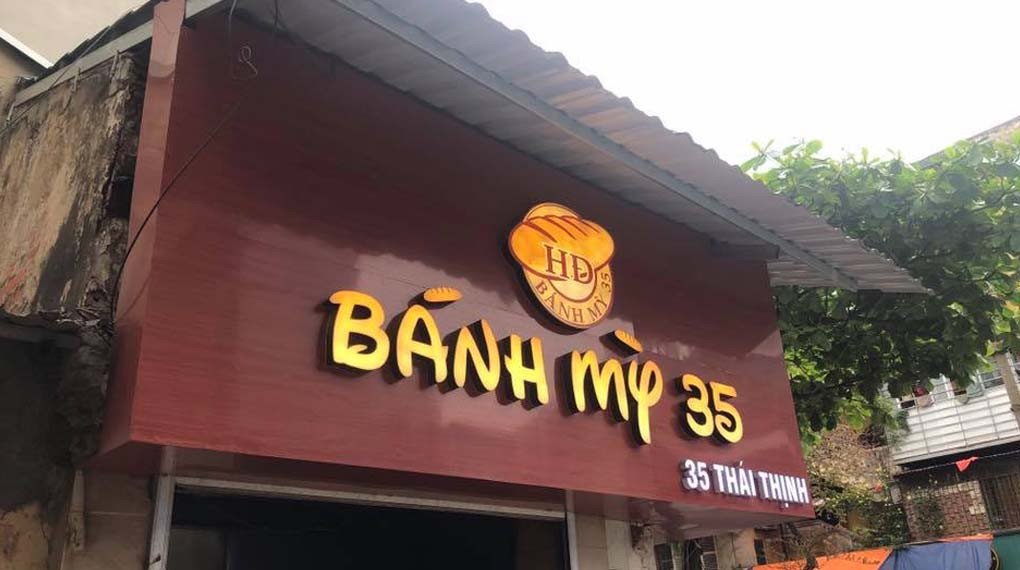 Bảng hiệu tiệm bánh mì với chất liệu gỗ tự nhiên
