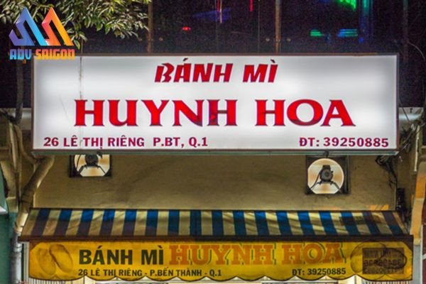Bảng hiệu xe bánh mì Mica Huỳnh Hoa