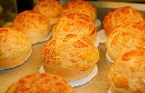 Bánh Boh Loh Bao Hồng Kông với lớp vỏ giòn rụm như dứa và nhân mềm xốp