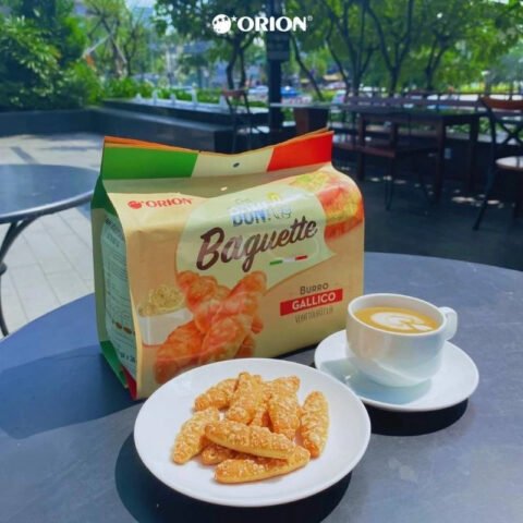 Bánh bon bánh mì bơ tỏi mini thơm lừng vừa ra lò