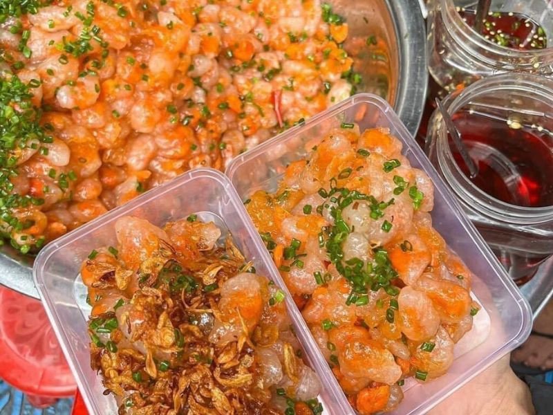Bánh bột lọc nhân nấm mèo đậu xanh trong chợ Phan Thiết, đa dạng nhân cho món bánh mì bột lọc độc đáo