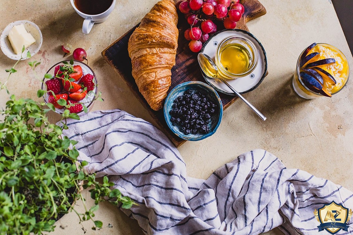 Bánh Croissant giòn rụm, vàng óng lý tưởng cho bữa sáng