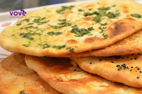 Bánh mì Ấn Độ Naan sau khi nướng xong