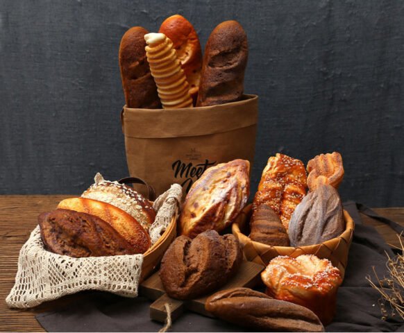 Bánh mì baguette decor giòn rụm với vết cắt nghệ thuật