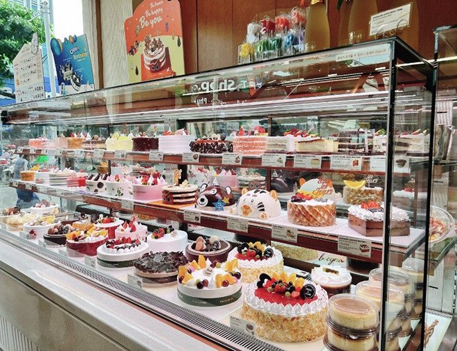 Bánh mì baguette và các loại bánh tươi ngon đặc trưng tại Tous les Jours