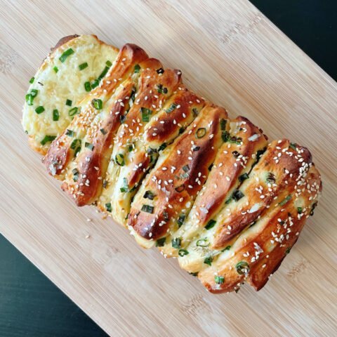 Bánh mì bơ tỏi mềm xốp sau khi nướng