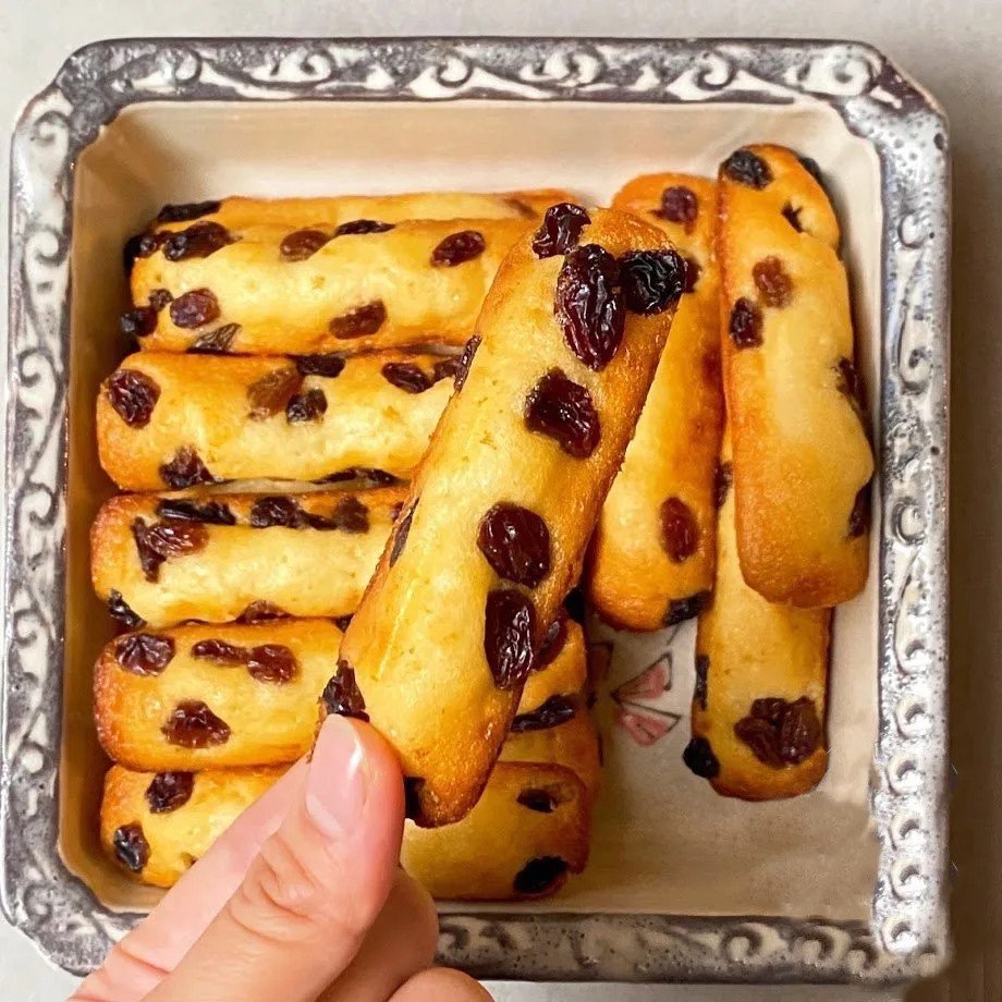 Bánh mì bông lan nho thơm ngon, cung cấp năng lượng dồi dào cho cả ngày dài