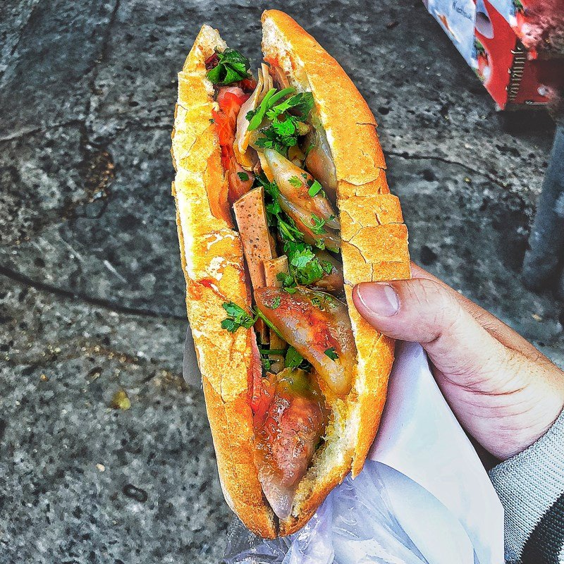 Bánh mì bột lọc với nhân dai dai bên trong