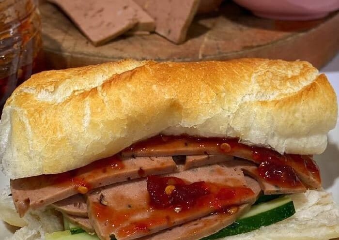 Bánh mì chả bò Đà Nẵng thơm ngon, một trong những lựa chọn phổ biến