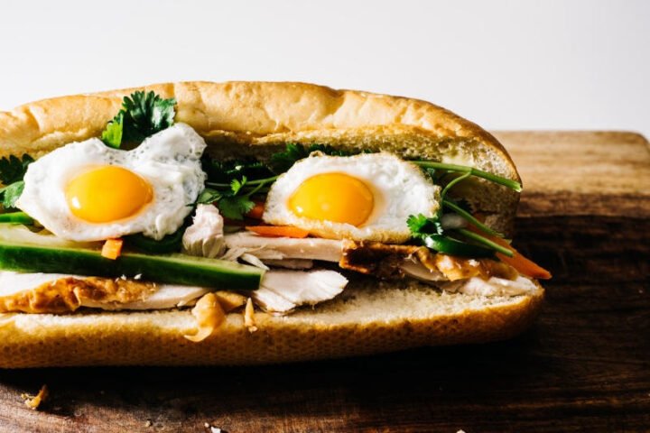 Bánh mì chà bông sốt dầu trứng bao nhiêu calo