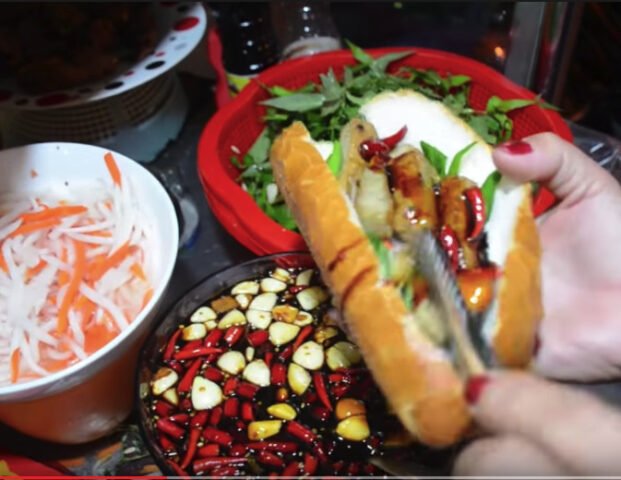 Bánh mì chả cá Nha Trang thơm ngon