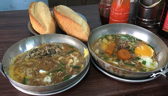 Bánh mì chảo 3 ngon đa dạng tại quán Cô Ba gần Đại học Duy Tân