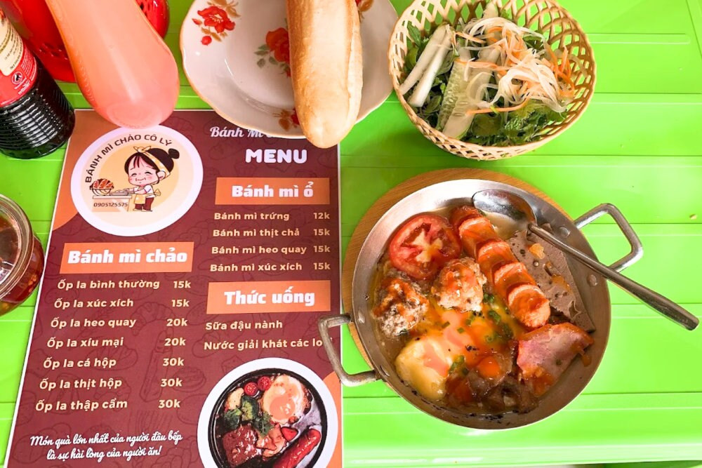 Bánh mì chảo Cô Lý với màu sắc bắt mắt và hương vị đậm đà tại Đà Nẵng