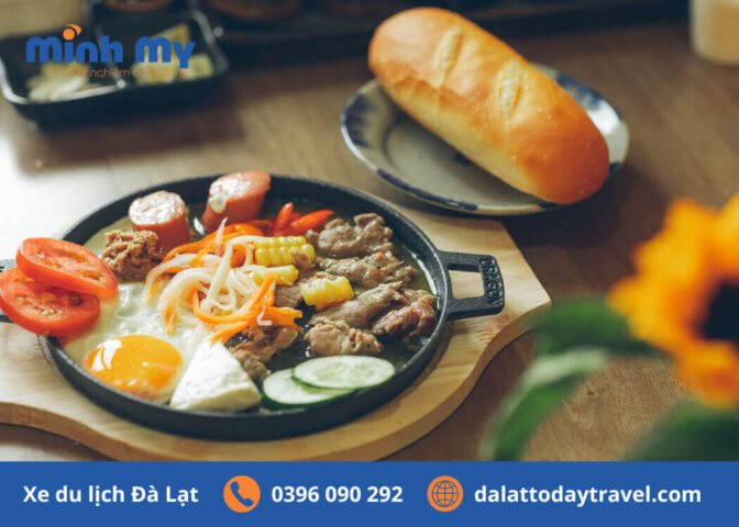 Bánh mì chảo Đà Lạt với nguyên liệu đa dạng