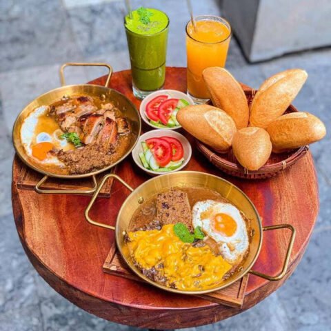 Bánh mì chảo Hàng Cá chuẩn vị Hà Nội tại Bánh Mì 25