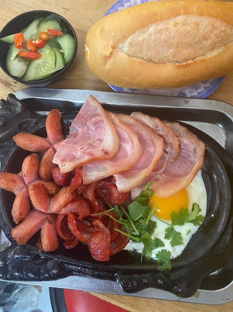 Bánh mì chảo Hiệu Lực với phần ăn siêu lớn