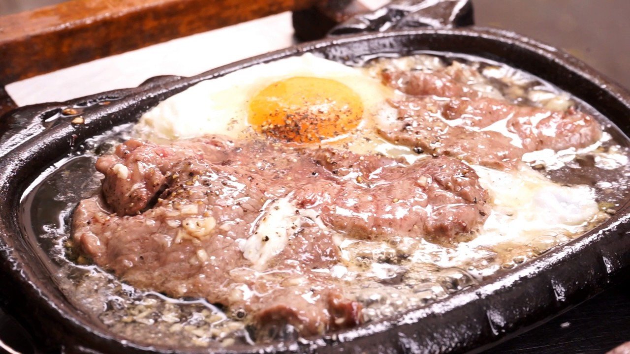 Bánh mì chảo với nước chấm đặc biệt