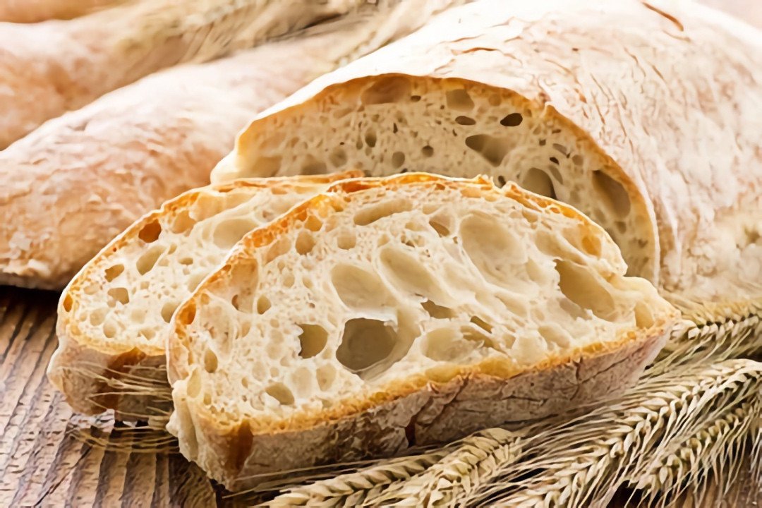 Bánh mì Ciabatta với cấu trúc rỗng đặc trưng, thường là bánh mì thuần chay