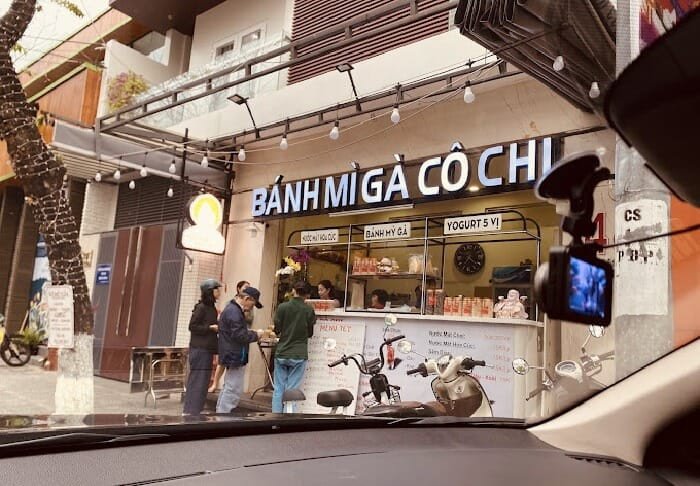 Bánh mì Cô Chi Đà Nẵng với sốt trứng gà béo ngậy, hình dáng tròn dễ thương