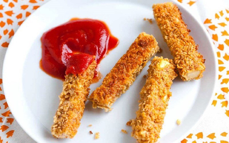 Bánh mì cuộn phô mai chiên giòn – món ăn vặt từ bánh mì cũ được yêu thích