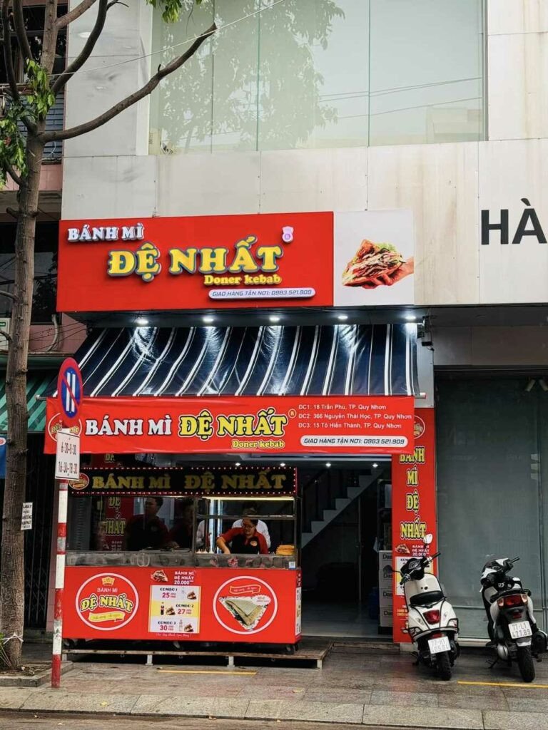 Bánh mì Đệ Nhất với đủ loại nhân phong phú, mang đến hương vị tuyệt vời cho mỗi chiếc bánh