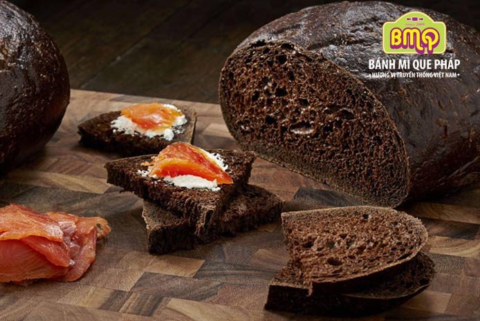 Bánh mì đen lúa mạch nguyên cám, giàu dinh dưỡng cho người ăn kiêng