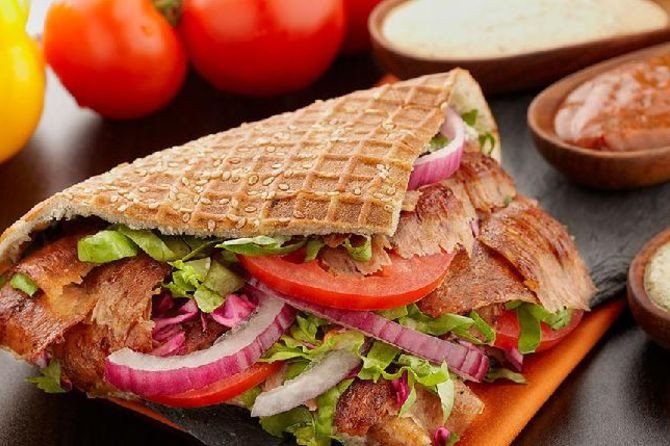 Bánh mì Doner Kebab chuẩn vị Thổ Nhĩ Kỳ