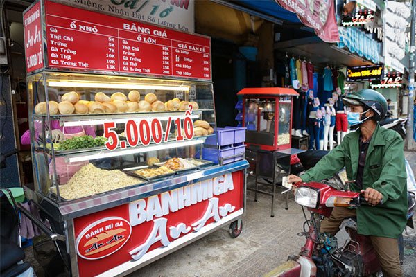Bánh mì gà An An, món ăn vặt bình dân nhưng chất lượng