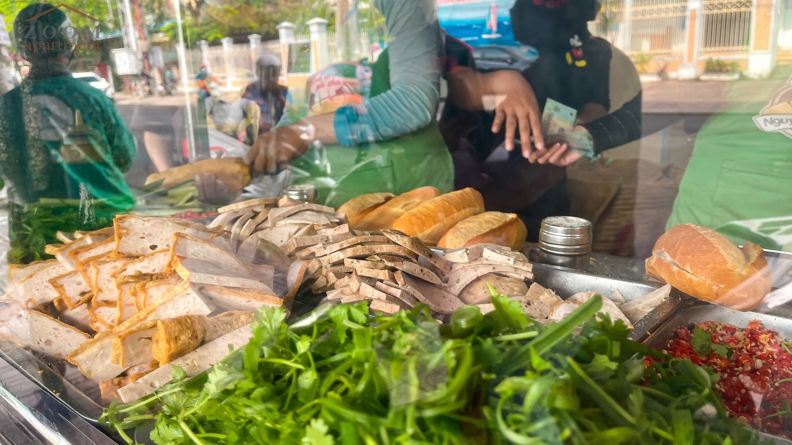 Bánh mì giò chả hấp và chiên Nguyên Hương