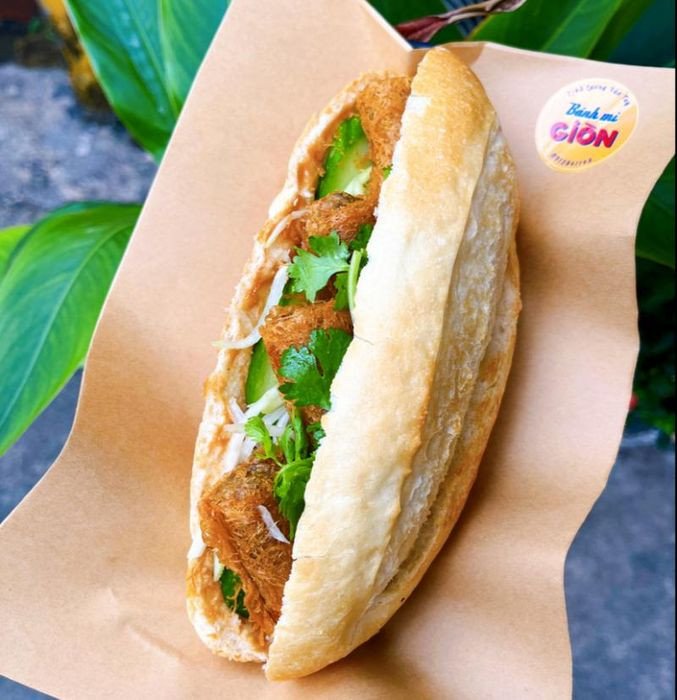 Bánh mì giòn rụm với nhân đa dạng tại Ninh Bình