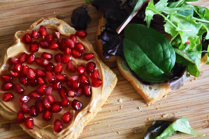 Bánh mì gối Kinh Đô biến tấu sandwich nướng bơ hạt lựu