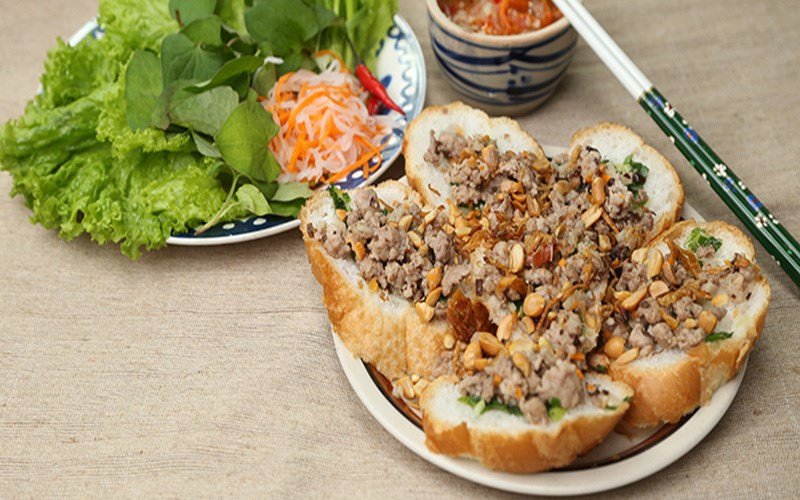 Bánh mì hấp thịt băm – món ăn sáng bổ dưỡng từ bánh mì cũ
