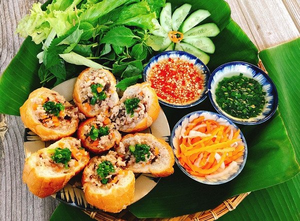 Bánh mì hấp thịt heo ngon ngất ngây