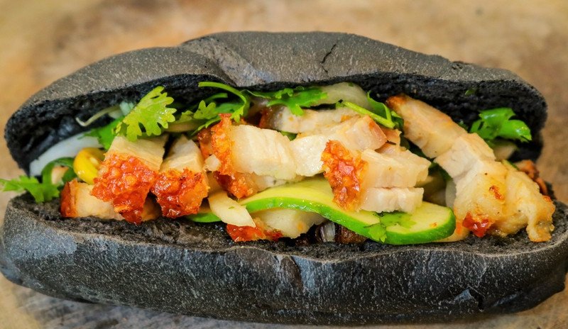 Bánh mì heo quay bao nhiêu calo? Các yếu tố ảnh hưởng
