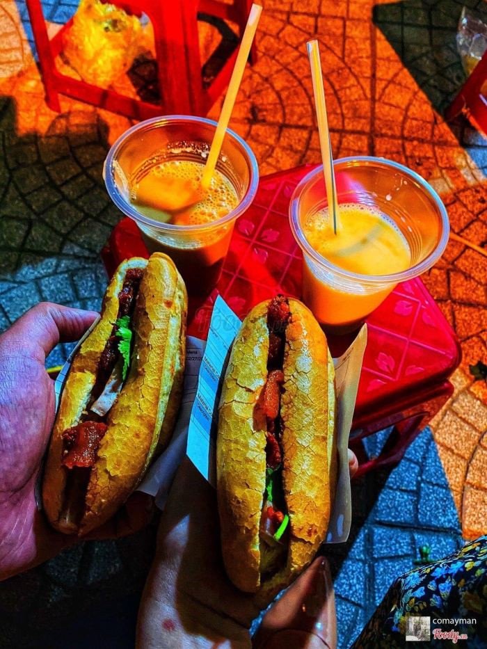 Bánh mì heo quay Thu Ngân với thịt giòn thơm, sốt đậm đà, là lựa chọn tuyệt vời cho bữa sáng