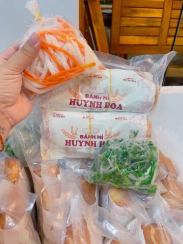 Bánh mì Huỳnh Hoa đã được cấp đông sẵn sàng vận chuyển