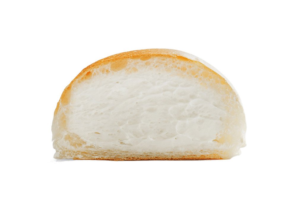 Bánh mì kem tươi với lớp nhân dày dặn, hấp dẫn