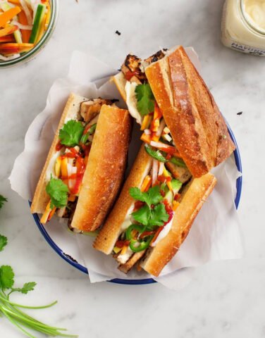 Bánh mì kẹp chay nhân đậu phụ thơm ngon